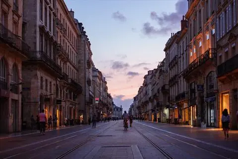 Bordeaux, 2022. A street.