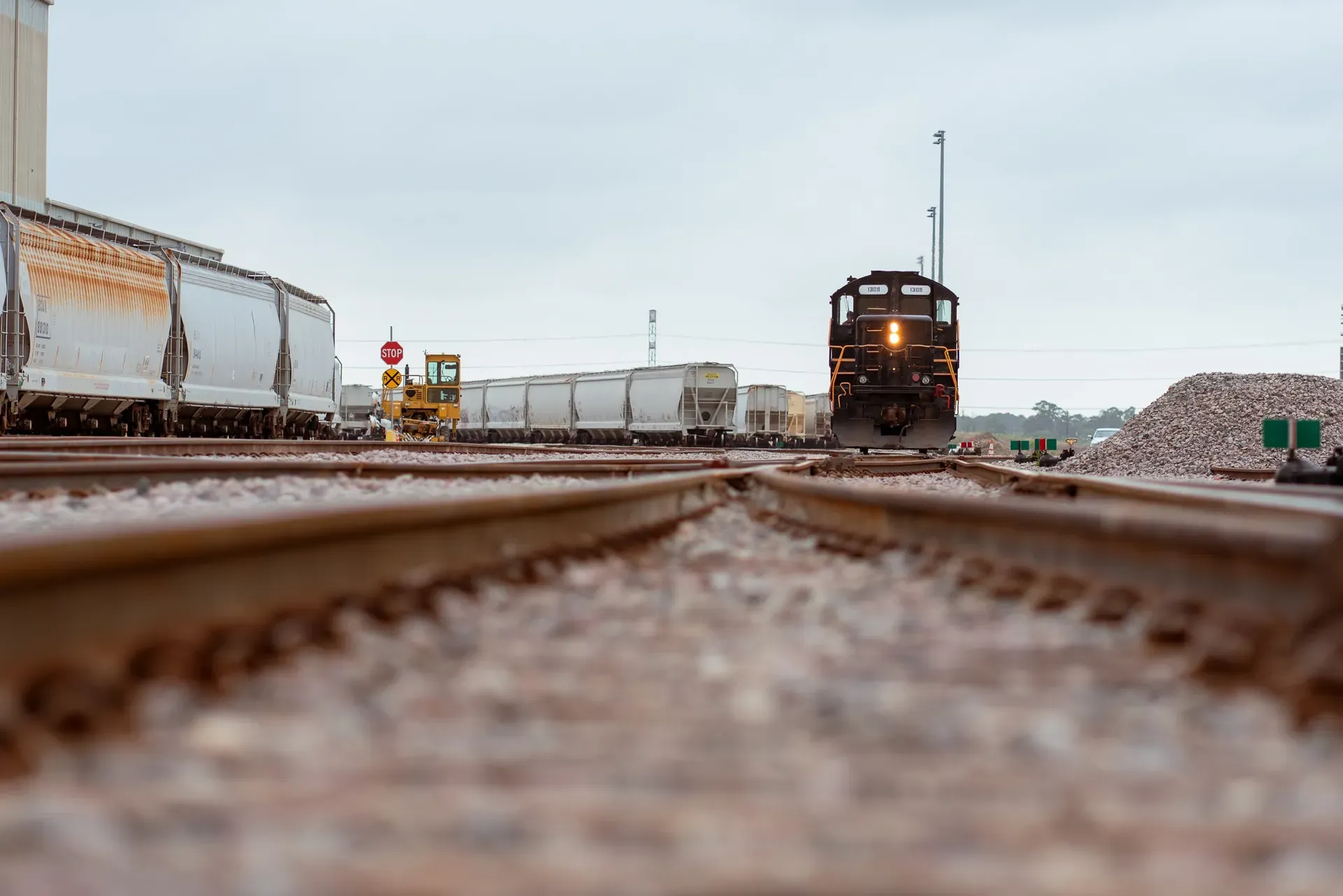 Photo of railcars and locomotive at Katoen Natie's petrochemical facility